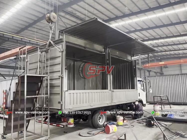 Howo Light-duty Wing Van Truck in Production